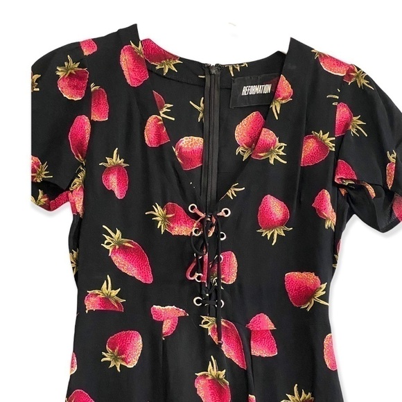 Reformation Koa mini dress, strawberry, size 2P - Picture 6 of 15